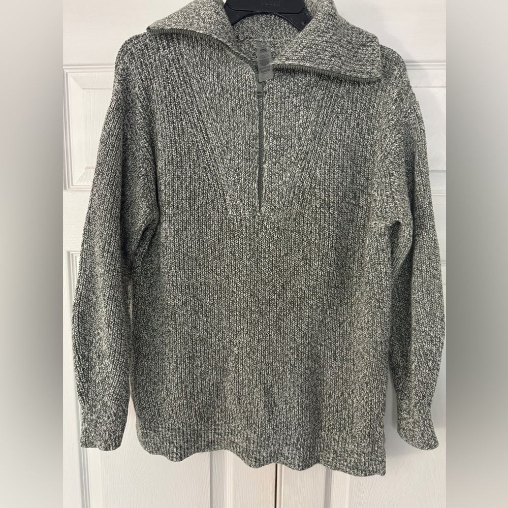 Lou & Grey
Sweater